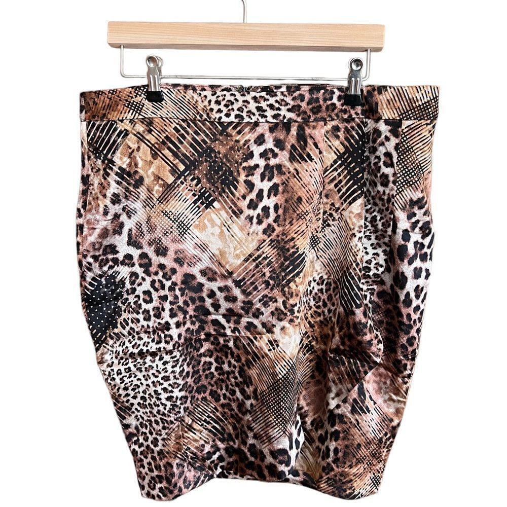 ShapeFX by Newport News animal print fully lined mini‎ skirt women’s size 14